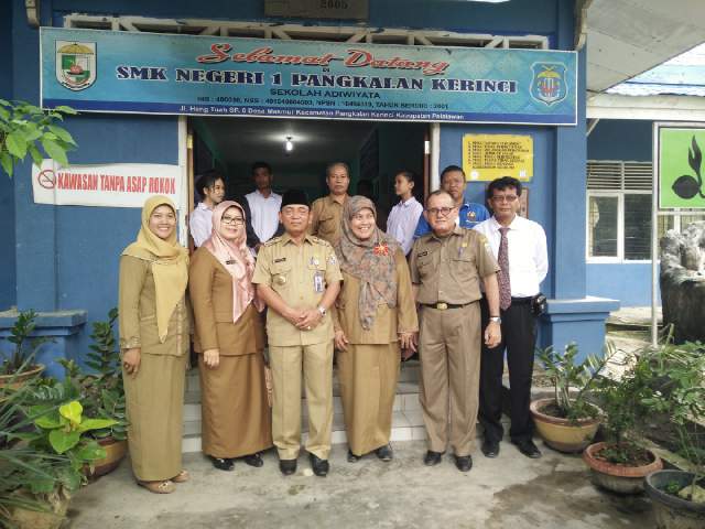 Bupati HM Harris Tinjau Pelaksanaan UN SMA dan SMK